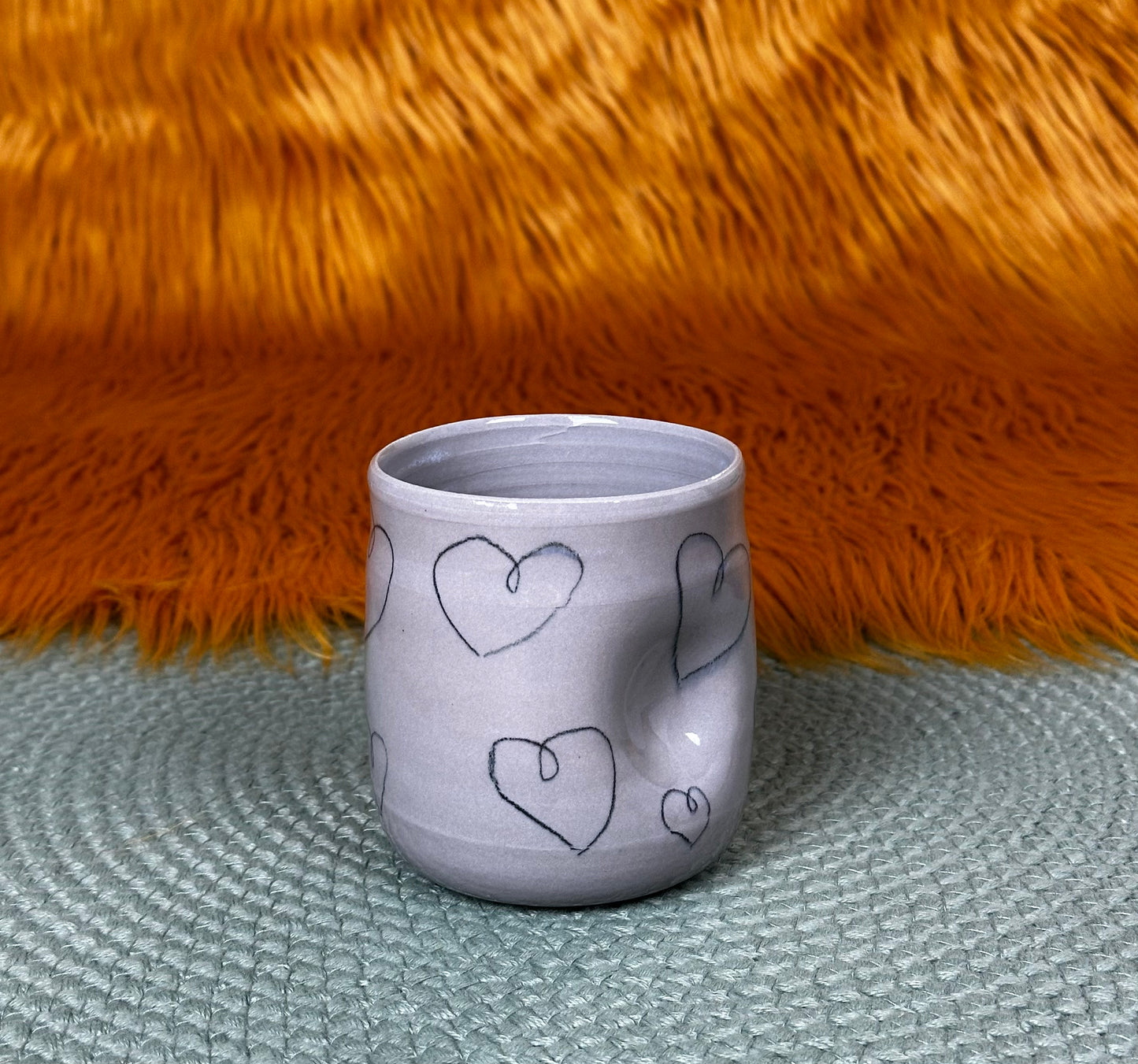 Heart Sketch Thumb Cup: Light Gray