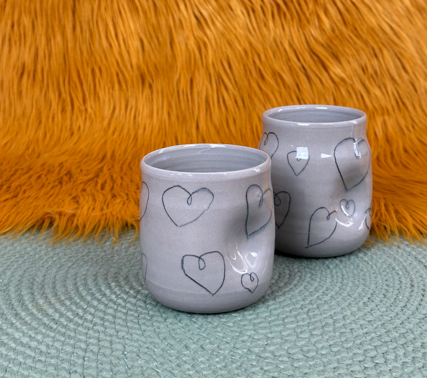 Heart Sketch Thumb Cup: Light Gray