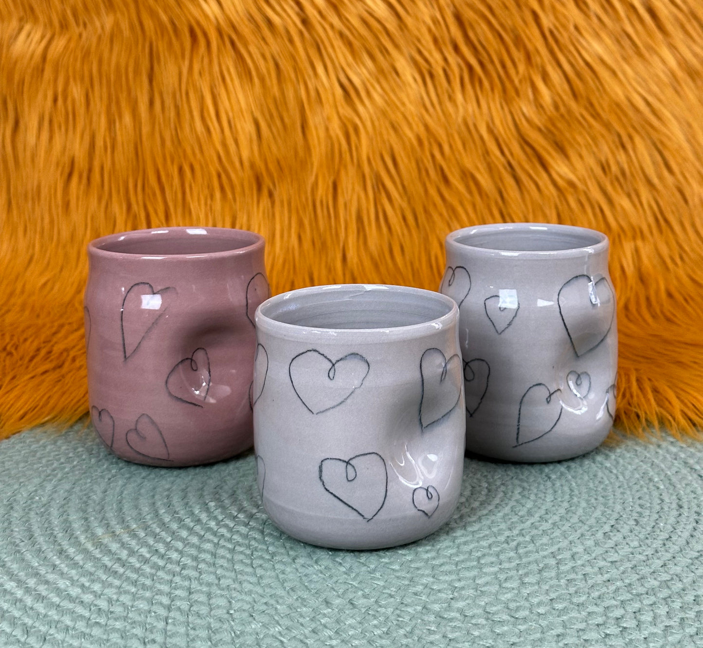 Heart Sketch Thumb Cup: Light Gray